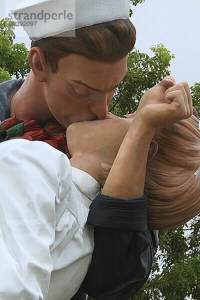 Usa  Florida. Sarasota. Unconditional Surrender Kiss? Statue by John Seward Johnson II