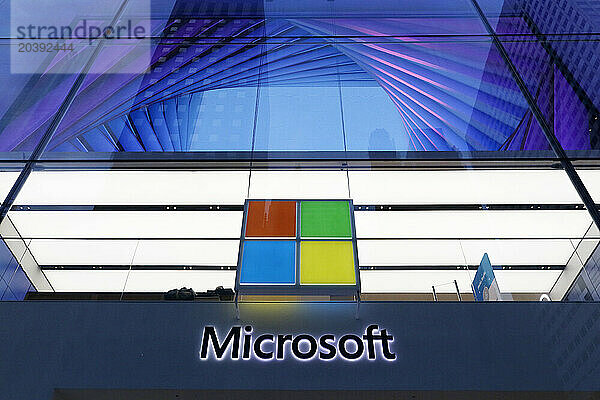 USA. New York city. Manhattan. The fifth avenue. The Microsoft shop.