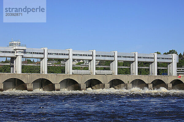 Canada  Quebec  Montreal  Prairies River  barrage  hydroelectric plant