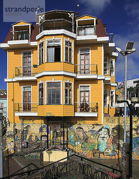 Chile  Valparaiso  house  traditional architecture