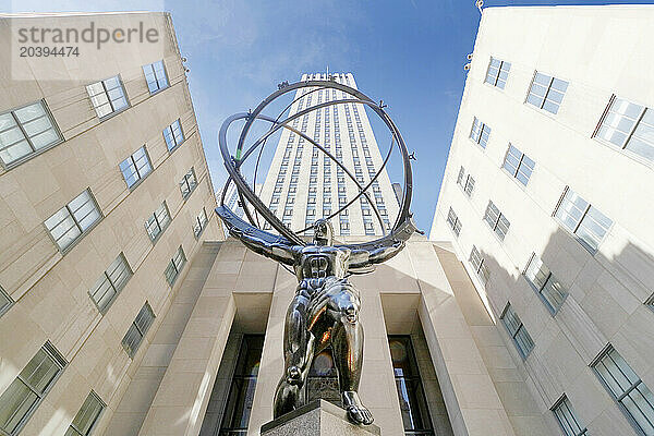 USA. New York City. Manhattan. Rockefeller Center during the winter. Statue Atlas  by Lee Oscar Lawrie (1877 - 1963).