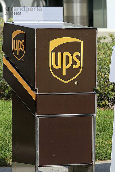 Usa  Floride  Orlando. UPS Box