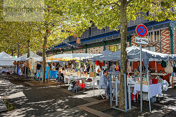 Saint-Jean-de-Luz  France - 08 septembre 2019 - Vue du hall de marché / Saint-Jean-de-Luz  France - September 08  2019 - Market hall view