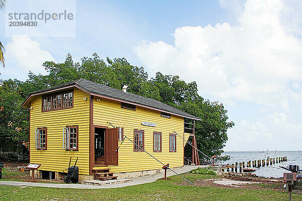 USA. Floride. Miami. Quartier de Coconut Grove. The Barnacle Historic State Parc. Maison de pêcheur dans laquelle le pionnier Ralph Middleton Munroe  vécut avant le Barnacle.