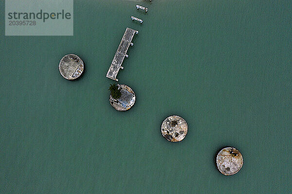 Usa  Florida. Gasparilla Island. Boca Grande. Ruins of an old pier