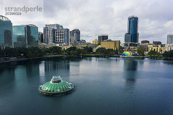 Usa  Floride  Orlando. Lake Eola Park