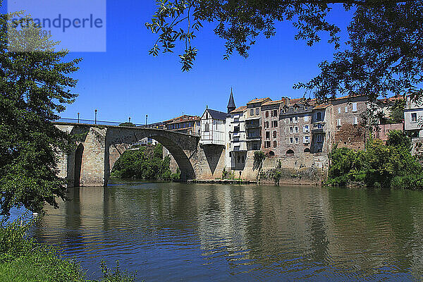 France  Nouvelle Aquitaine  Lot et Garonne department (47)  Villeneuve sur Lot  old city and Lot river