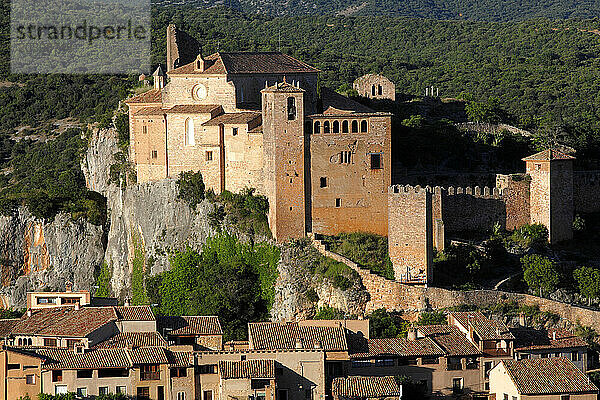 Spain  Aragon  Province of Huesca  Alquezar (sierra de guara)  the castle and santa maria colliate church