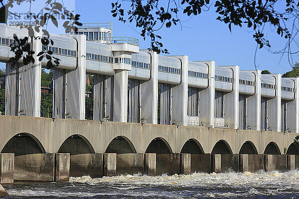 Canada  Quebec  Montreal  Prairies River  barrage  hydroelectric plant