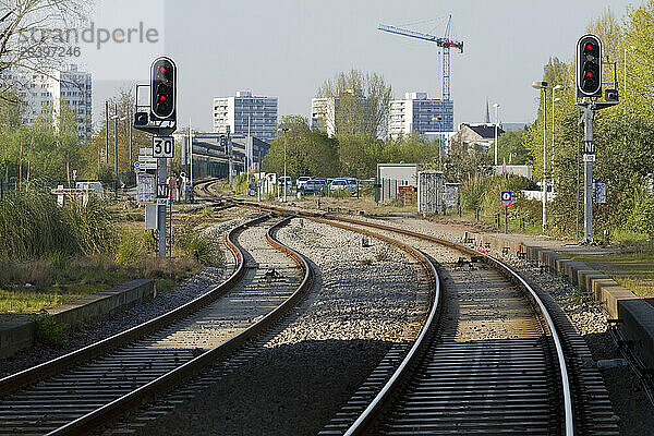 France  Rezé  44  gare de Rezé-Pont-Rousseau  voies ferrées direction de Nantes.