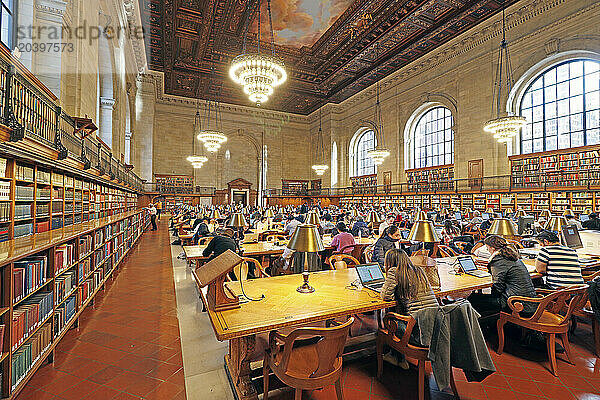 USA. New York City. Manhattan. The New York Public Library. The Rose Main Reading Room. Studiants and people working.