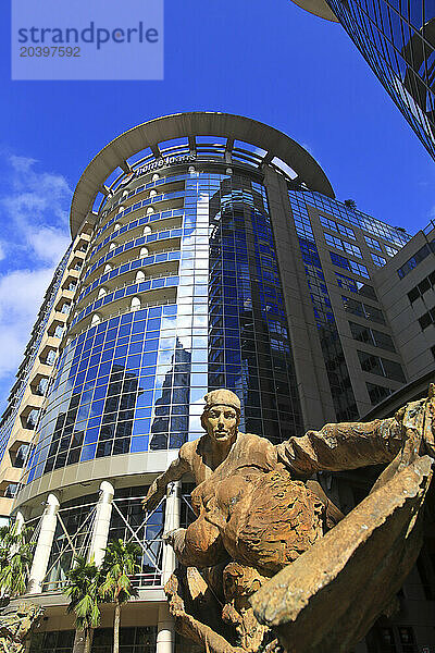 Usa  Floride  Orlando. sculpture in front of plaza cinema cafe. Chase Building