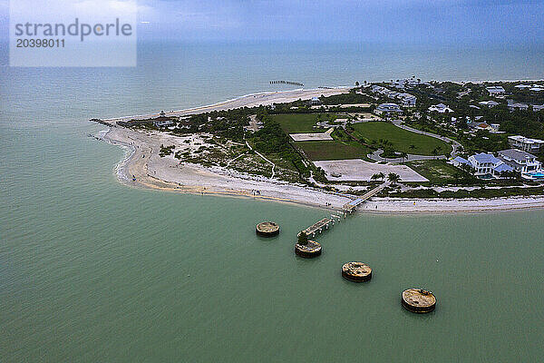 Usa  Florida. Gasparilla Island. Boca Grande. Ruins of an old pier