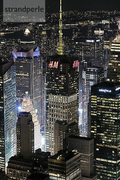 USA. New York City. Manhattan. Empire State Building. View from the top of the building at dusk and night. View of the H&M building near Times Square.