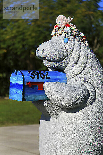 Usa  Florida. Lee County. Matlacha. Manatee letter box