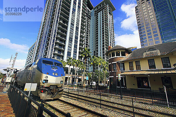 Usa  Floride  Orlando. Railway Station. Amtrak train