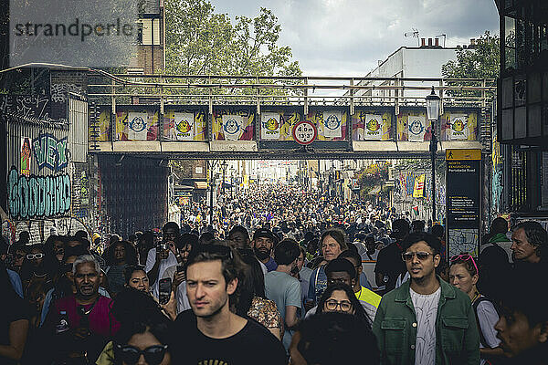 Mas parade  Notting Hill Carnival  London  UK © Dosfotos/Axiom