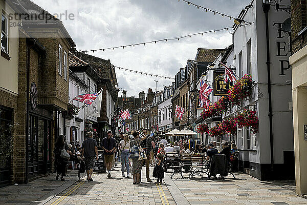 Church Street  Twickenham  London  UK © Dosfotos/Axiom