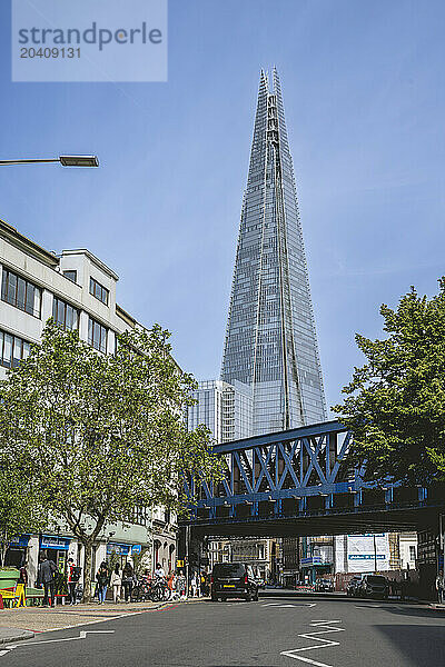 The Shard from Southwark Street  London Bridge  London  UK © Dosfotos/Axiom