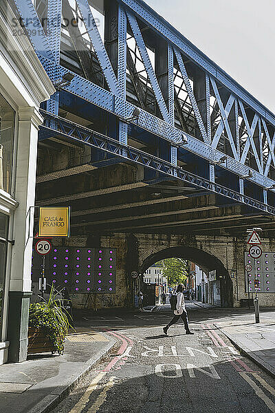 Southwark Street  London Bridge  London  UK © Dosfotos/Axiom