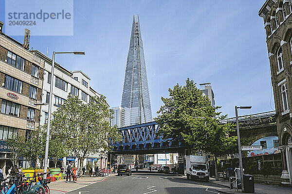 The Shard from Southwark Street  London Bridge  London  UK © Dosfotos/Axiom