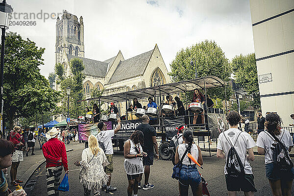 Mas parade  Notting Hill Carnival  London  UK © Dosfotos/Axiom