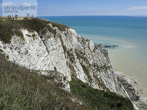 Group of people looking at the sea and panorama from the white cliffs  Beachy Head  Eastbourne  East Sussex  UK © Renzo Frontoni