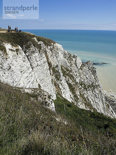 Group of people looking at the sea and panorama from the white cliffs  Beachy Head  Eastbourne  East Sussex  UK © Renzo Frontoni