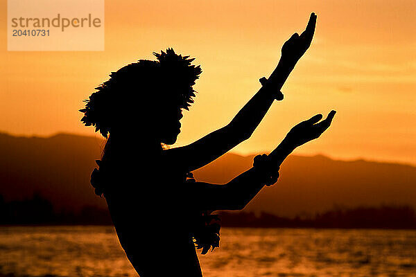 USA  Hawaii  Oahu  Traditional dancer silhouette