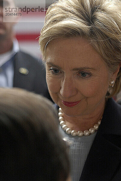 Hillary Clinton Campaigns in Iowa November 19  2007