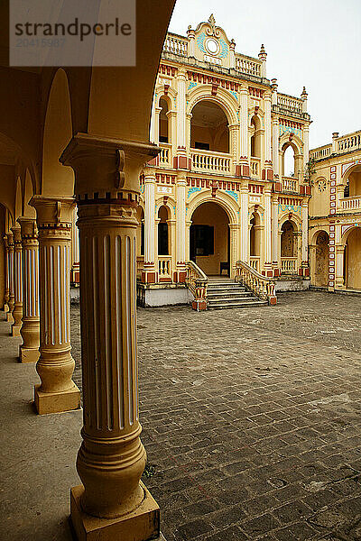 Hoang A Tuong PalaceHoang A Tuong Palace is located in Bac Ky centre- It was built in 1914 and completed in 1921- the owner is a governor - Hoang Yen Chao- father of Hoang A Tu