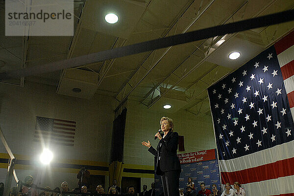 Hillary Clinton Campaigns in Iowa November 19  2007