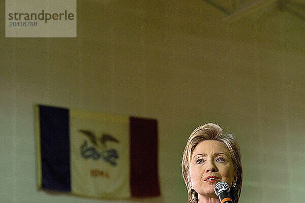 Hillary Clinton Campaigns in Iowa November 19  2007