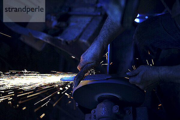 Knife sharpener at work  Gaziantep  Southeastern Anatolia  Turkey