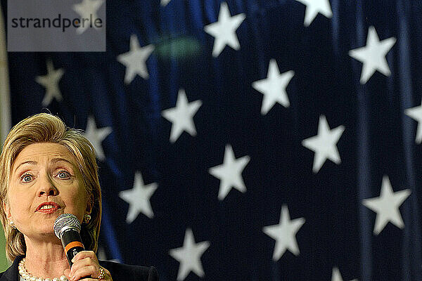 Hillary Clinton Campaigns in Iowa November 19  2007