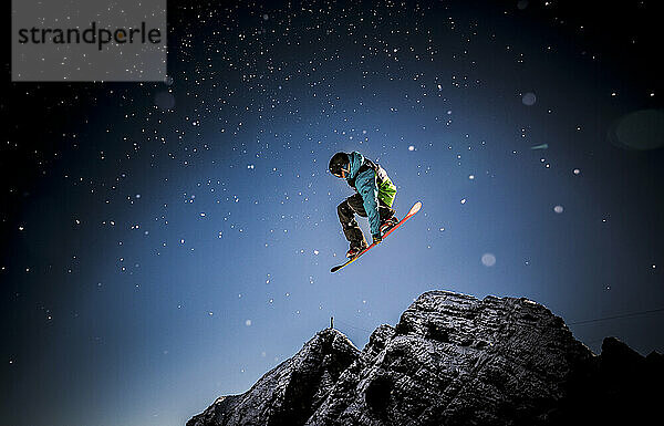 Snowboarding on the Dachstein-Glacier