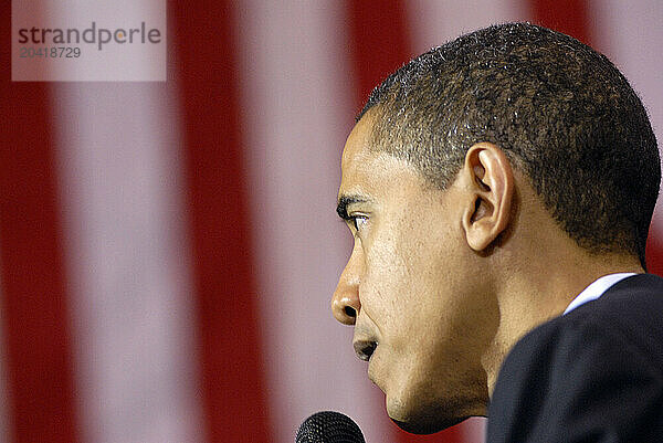 Barack Obama campaigning through Iowa November 18  2007.