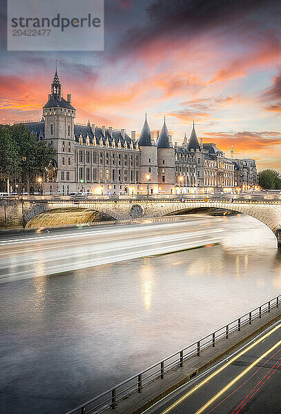 Stunning Paris Sunset Over Conciergerie and Pont au Change