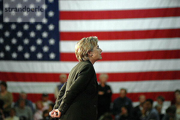 Hillary Clinton Campaigns In Mason City  Iowa