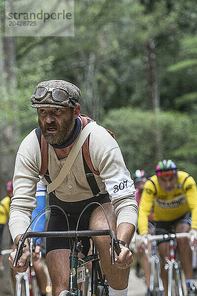 Eroica is a cycling event that takes place since 1997 in the province of Siena with routes that take place mostly on dirt roads with vintage bicycles. Usually it held on the first