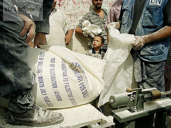 Young boy at UN food distribution