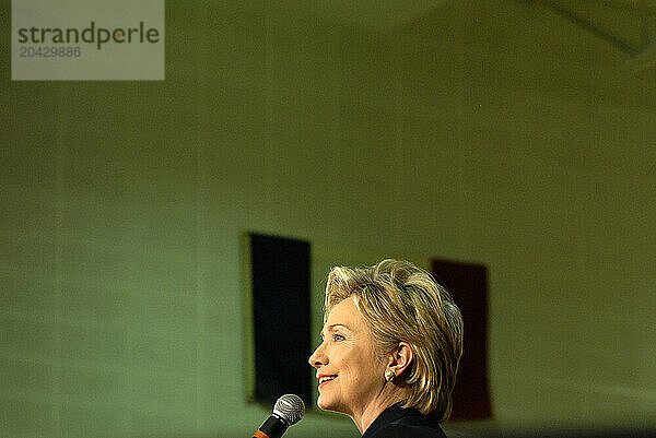 Hillary Clinton Campaigns in Iowa November 19  2007