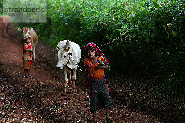 FARMERS IN THE PROXIMITIES TO THE LAKE INLHE