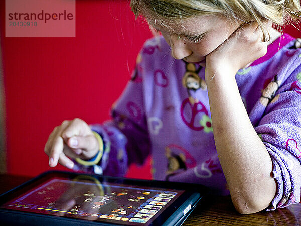 girl plays game on a computer