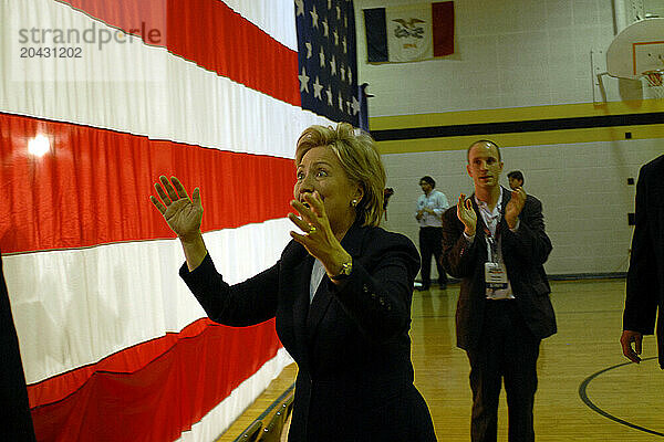 Hillary Clinton Campaigns in Iowa November 19  2007