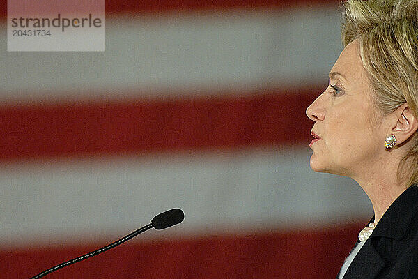 Hillary Clinton Campaigns in Iowa November 19  2007