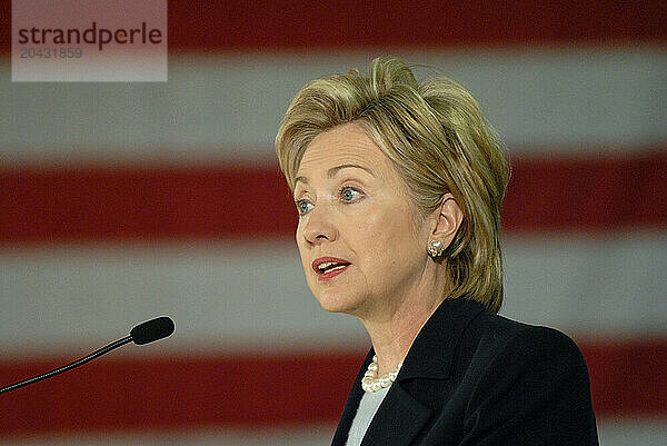 Hillary Clinton Campaigns in Iowa November 19  2007