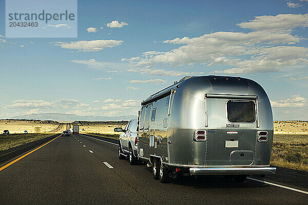 Van on the way trailer goes on route 66.