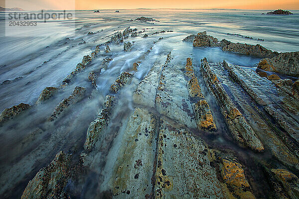 Barrika beach's winding rocks