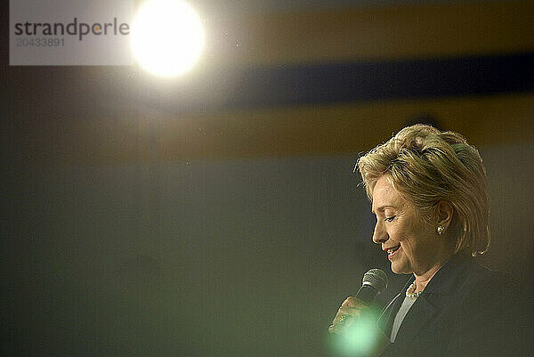 Hillary Clinton Campaigns in Iowa November 19  2007